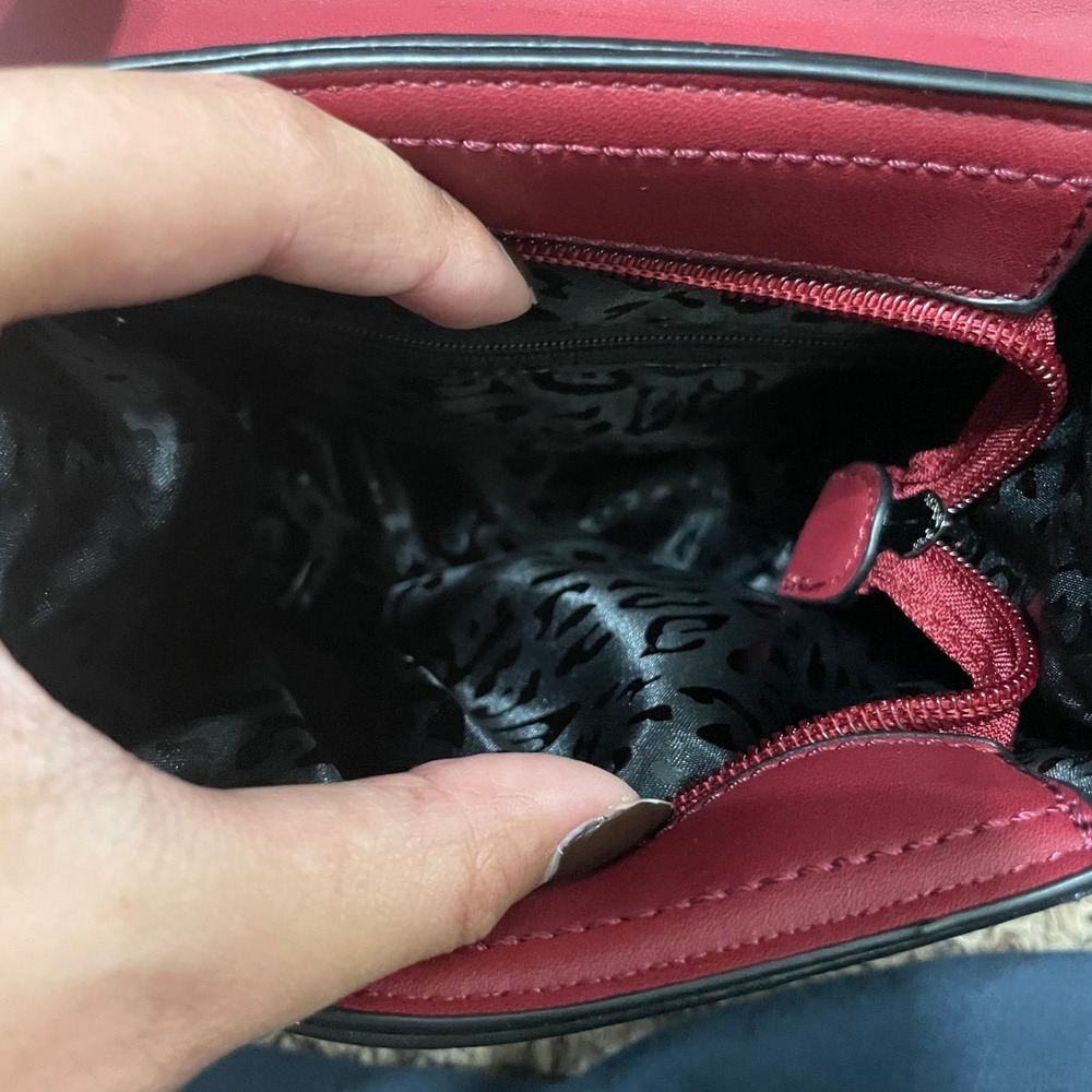 Burgundy Croc Embossed Structured Crossbody Bag with Metal Bar Handle - Picture 4 of 6